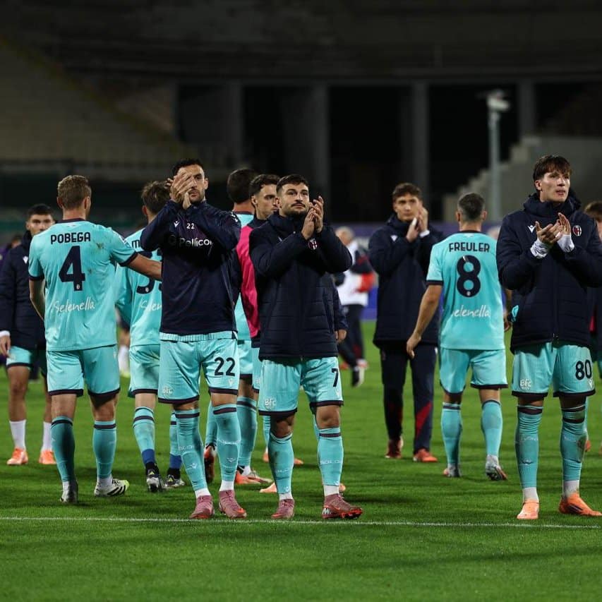 Orsolini e compagni al termine di Fiorentina-Bologna (© Bologna FC 1909)