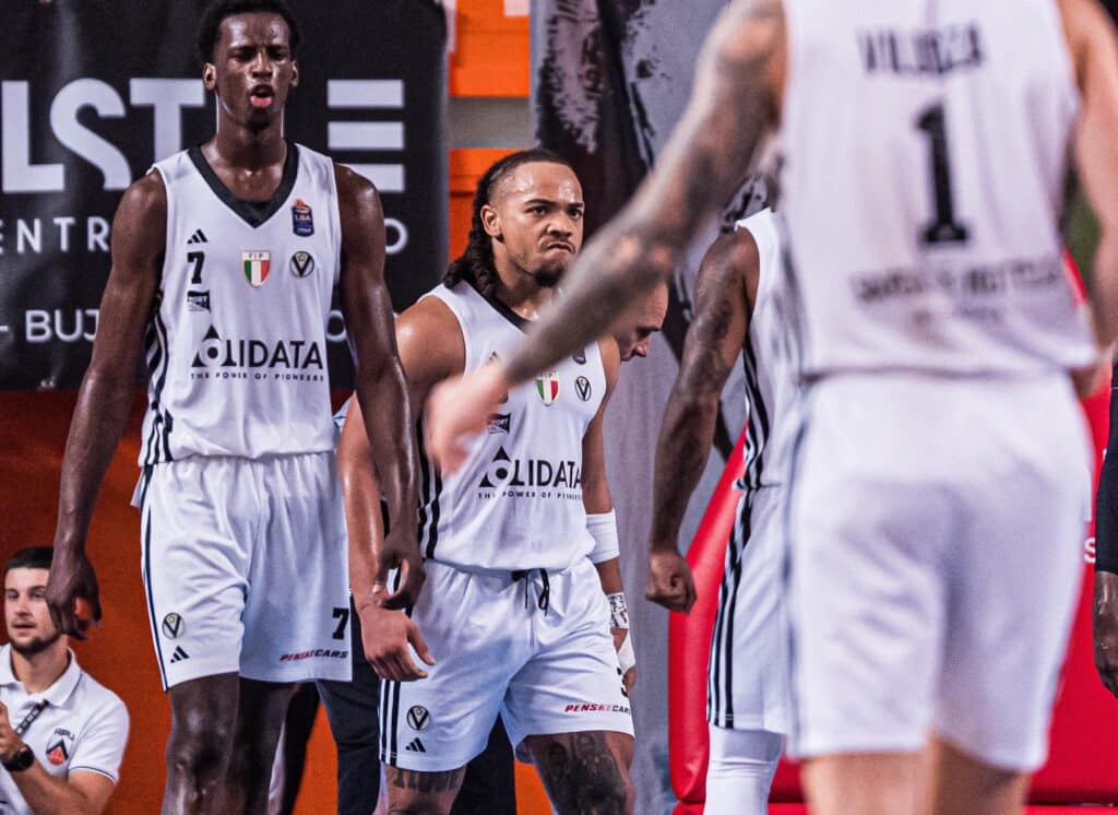 Carsen Edwards esulta dopo il canestro della vittoria