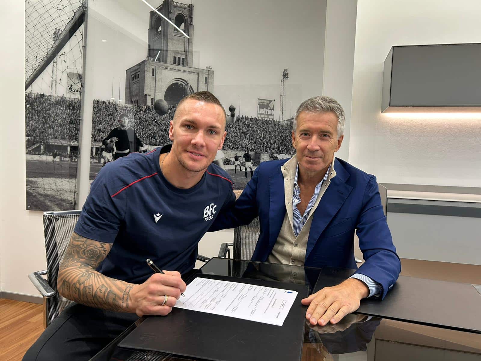 Lukasz Skorupski firma il rinnovo fino al 2027 col Bologna (© Bologna FC)