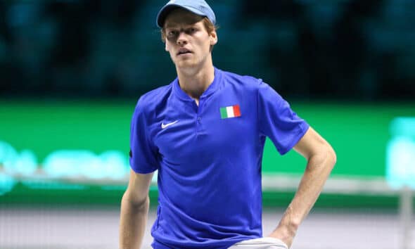 Jannik Sinner con la maglia dell'Italia(© depositphotos)