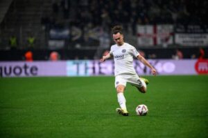 Arthur Theate con la maglia del Francoforte (© depositphotos)