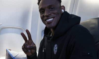 Jhon Lucumí in partenza per Bucarest (© Bologna FC)