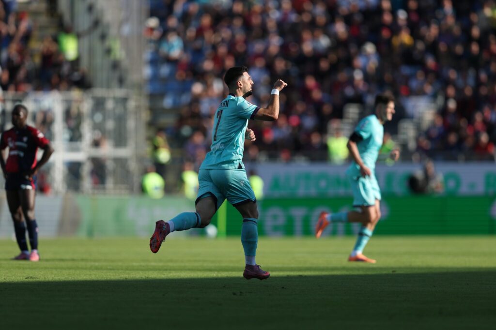 Riccardo Orsolini dopo il gol del 2-0 Cagliari-Bologna (© Bologna FC 1909)