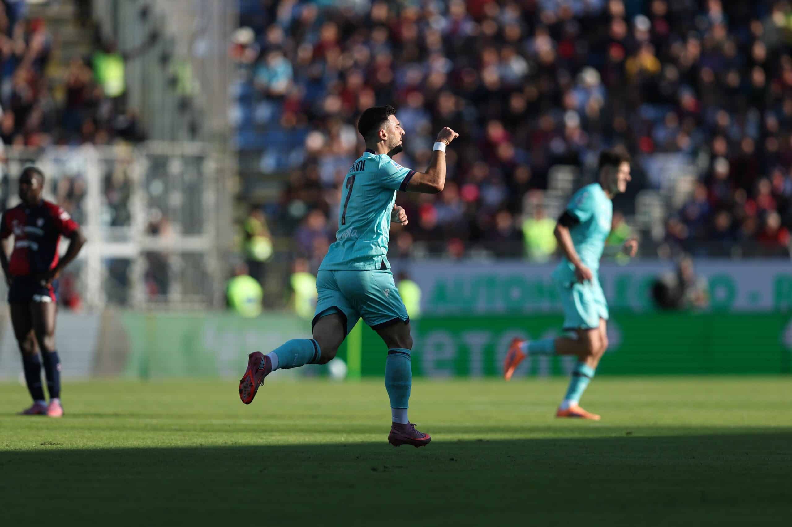 Riccardo Orsolini dopo il gol del 2-0 Cagliari-Bologna (© Bologna FC 1909)