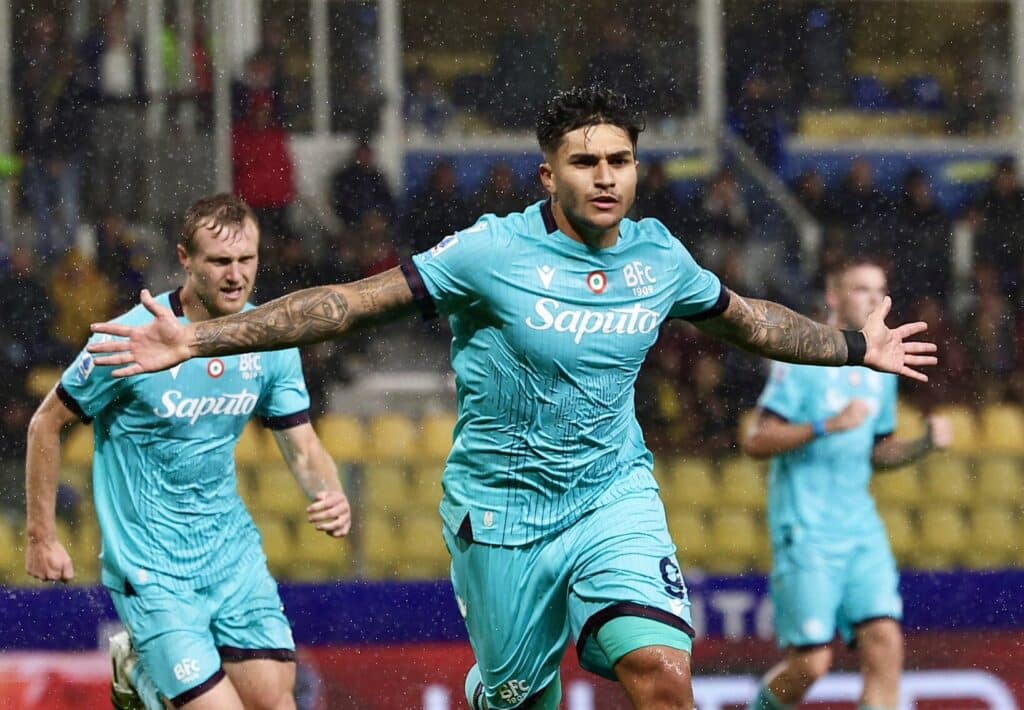 Castro dopo la doppietta al Parma (©Bologna FC 1909)