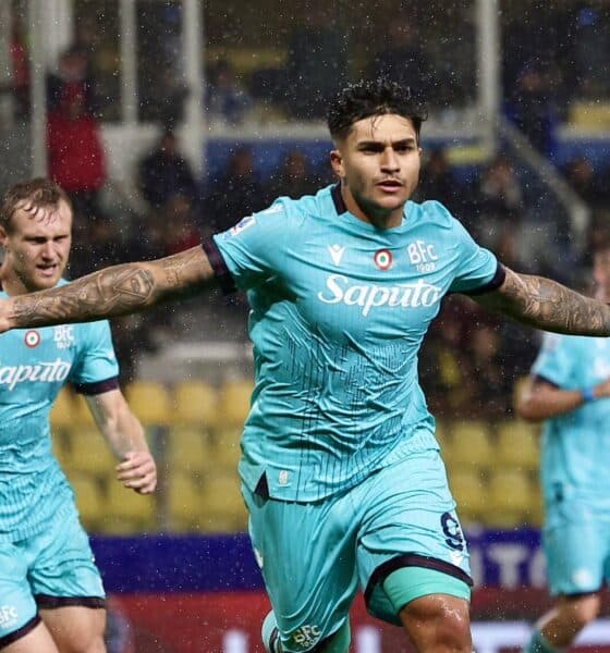 Castro dopo la doppietta al Parma (©Bologna FC 1909)