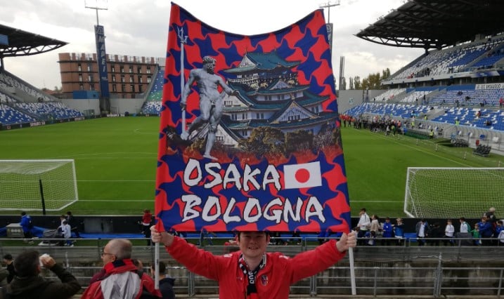 Foto del giapponese Syu Fuka in trasferta a Reggio Emilia per un Sassuolo-Bologna