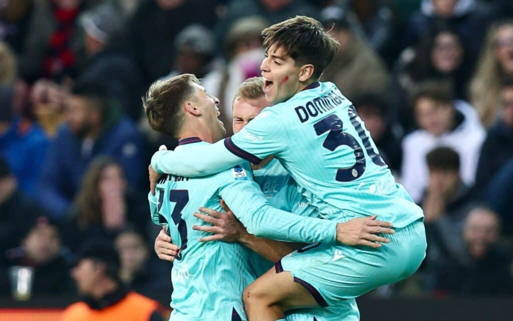 I rossoblù festeggiano dopo Udinese-Bologna (0-3) (© Bologna FC)