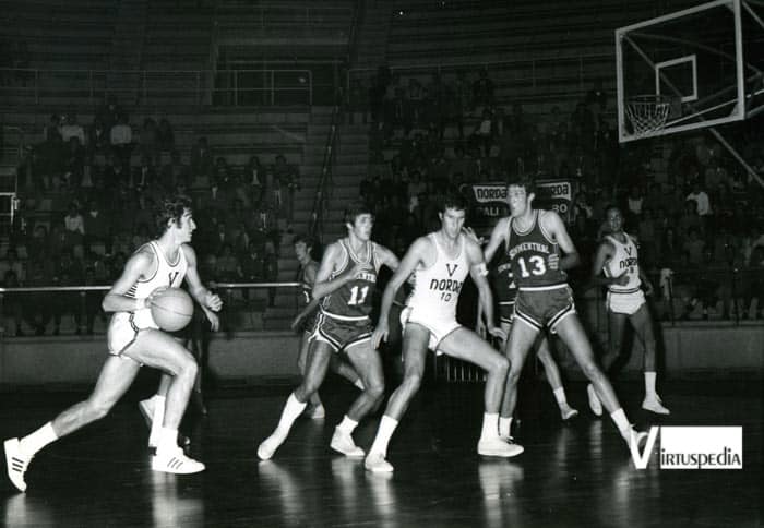 Virtus Pallacanestro Ventottesima puntata. Albonico guida un attacco contro il Simmenthal ma nel 1970/71 le sfide decisive sono altre.