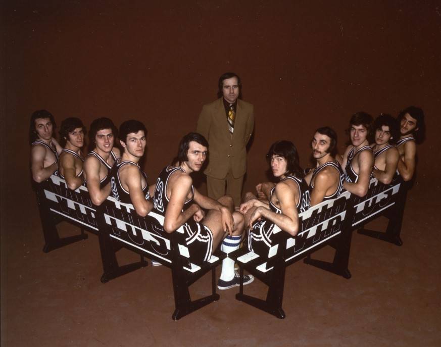 Virtus Pallacanestro Trentunesima puntata. La Virtus 1973/74: Gergati, Albonico, Natali, Benelli, Serafini, Peterson, Fultz, Bertolotti, Bonamico, S. Ranuzzi, Antonelli.