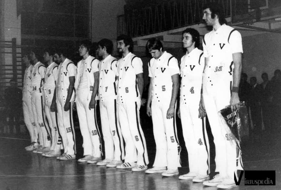 Virtus Pallacanestro Trentaduesima puntata. La Virtus 1975/75 schierata a Leningrado in Coppa delle Coppe: McMillen, Tommasini, Benelli, Bertolotti, Bonamico, Violante, Antonelli, Valenti, Albonico, Serafini.
