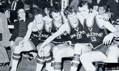 Virtus Pallacanestro Trentatreesima puntata. Manca poco al termine della gara scudetto: Dan guarda preoccupato il cronometro ma i ragazzi stanno già facendo festa.