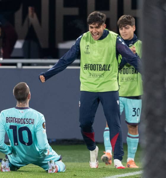 Bernardeschi esulta con Castro - Bologna-Salisburgo 4-1