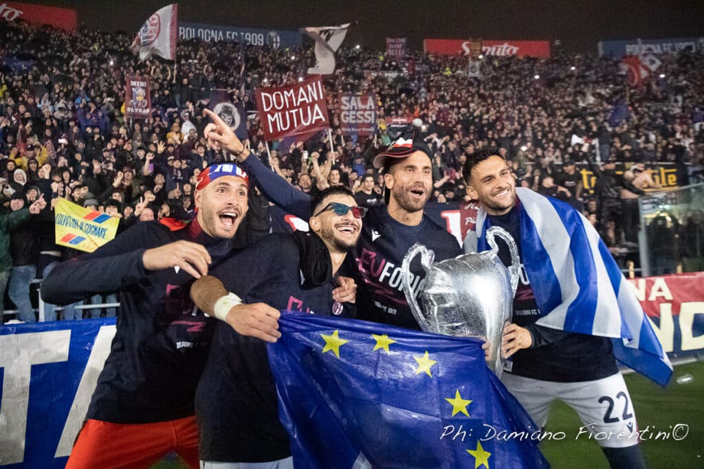 Il Bologna festeggia la qualificazione in Champions League (© Damiano Fiorentini)
