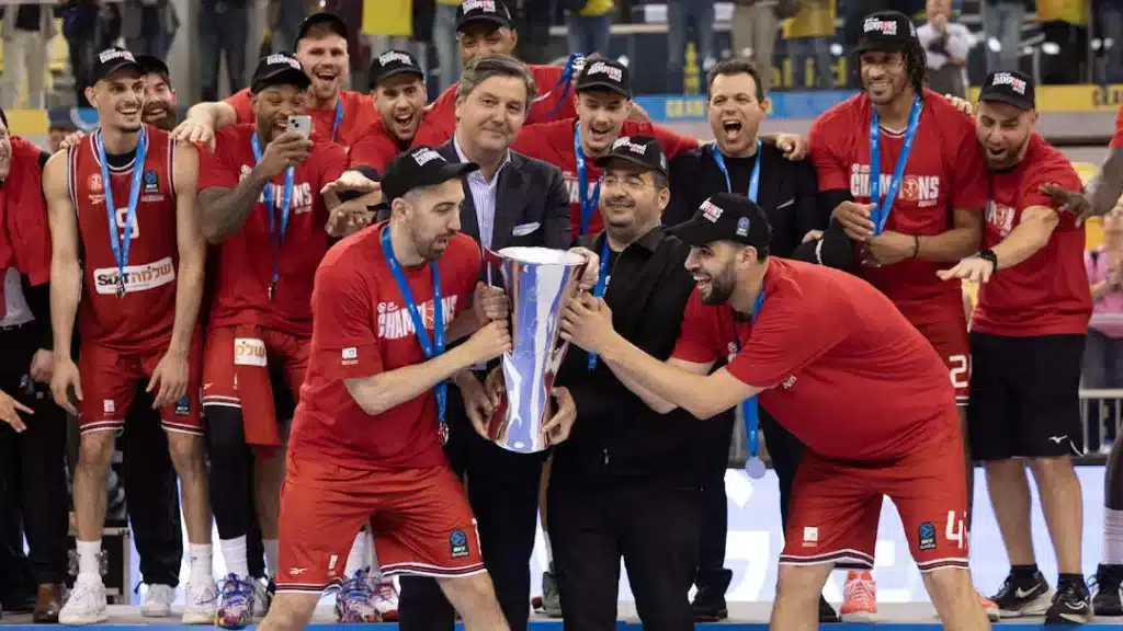 Ofer Yannay alza l'Eurocup (©Eurolega)