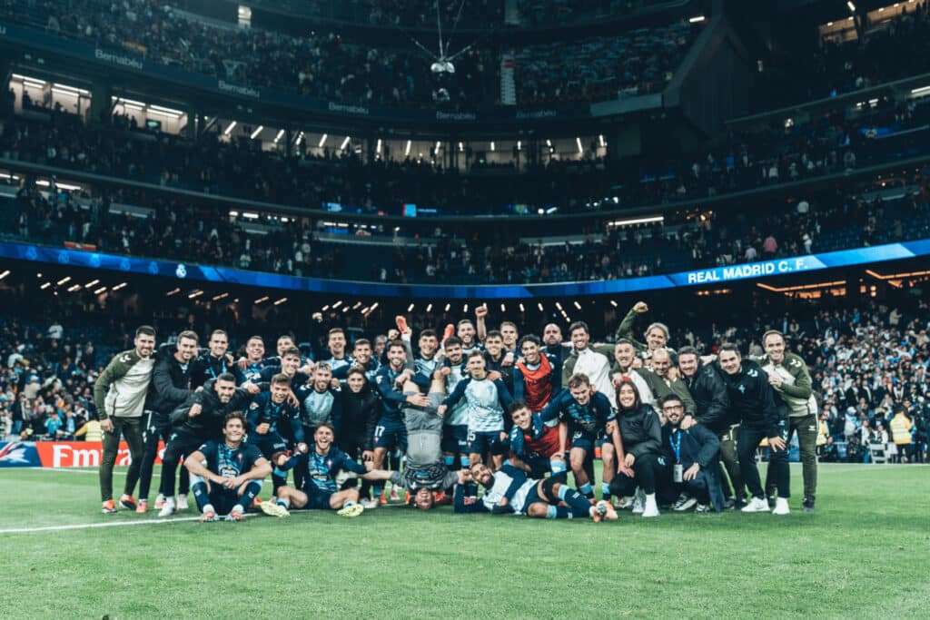 Il Celta Vigo festeggia la vittoria contro il Real Madrid (© rccelta.es)