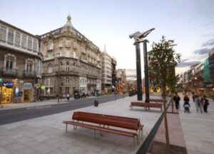 Porta do Sol e statua del Sireno (©Turismo de Vigo)