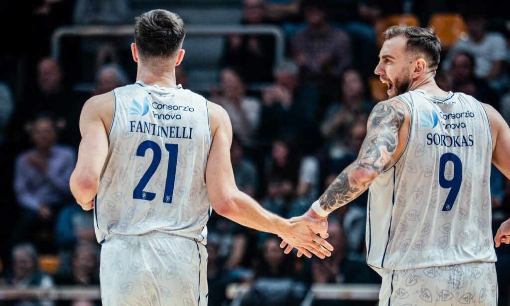 Matteo Fantinelli e Paulius Sorokas crediti Fortitudo Pallacanestro