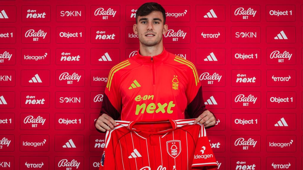 Lorenzo Lucca al Nottingham Forest (© Nottingham Forest FC 1865)