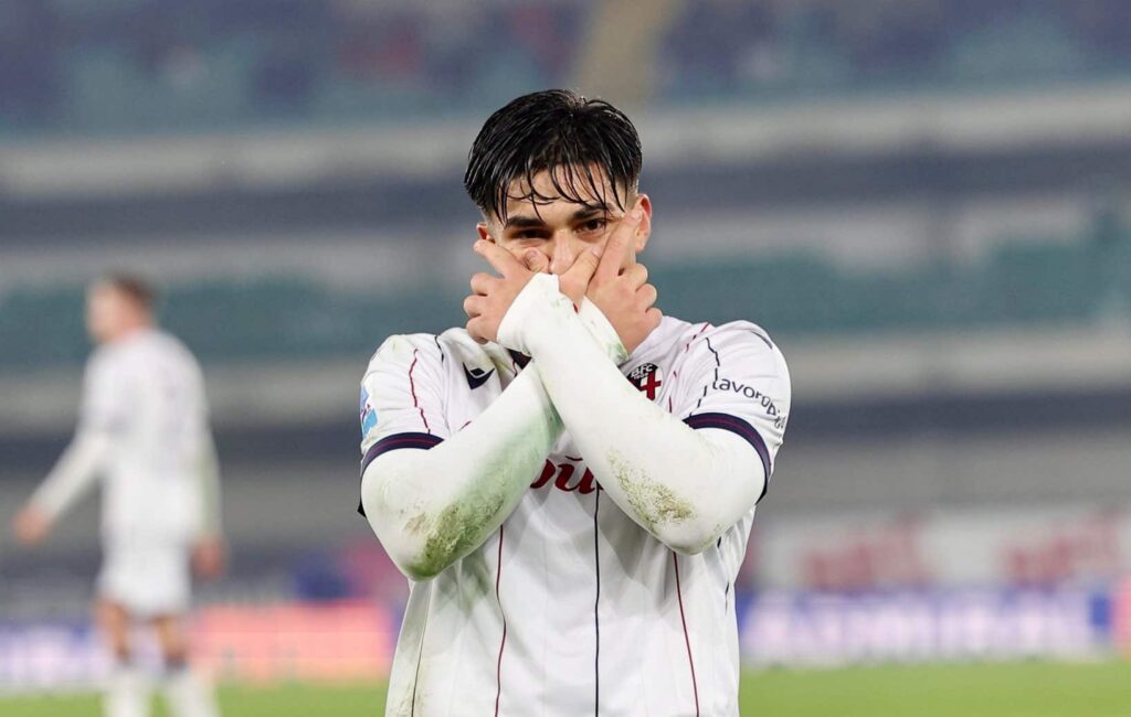 L'esultanza di Castro dopo l'1-3 in Hellas Verona - Bologna