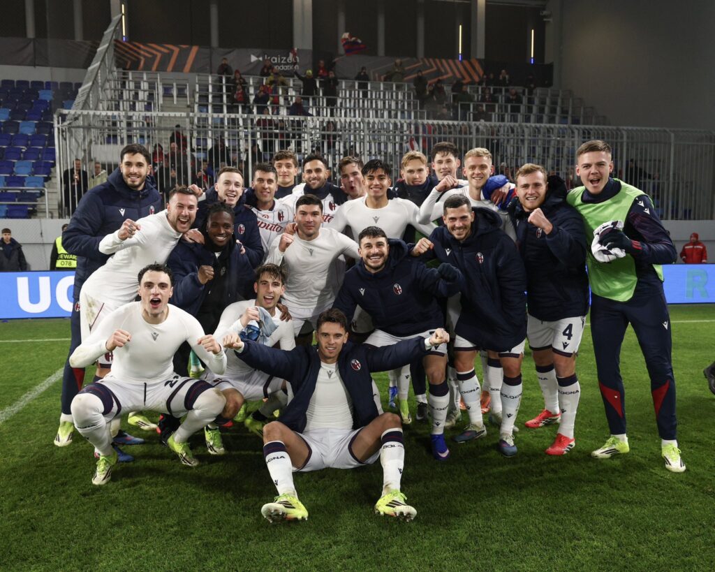 La foto di squadra dopo la vittoria sul Maccabi