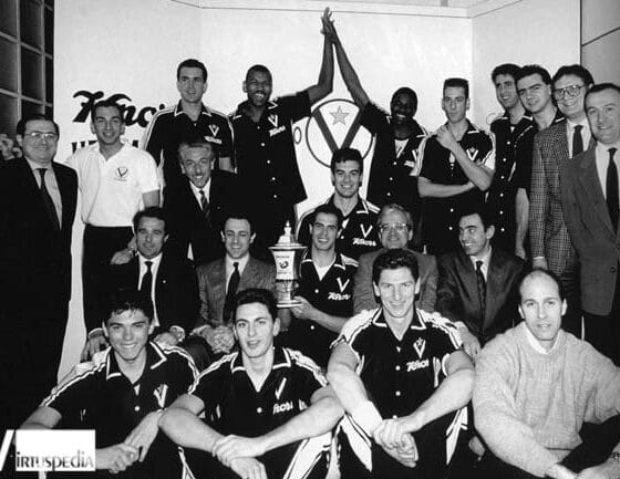 Virtus Pallacanestro Quarantaquattresima puntata. Spogliatoio in festa per la vittoria in Coppa delle Coppe.