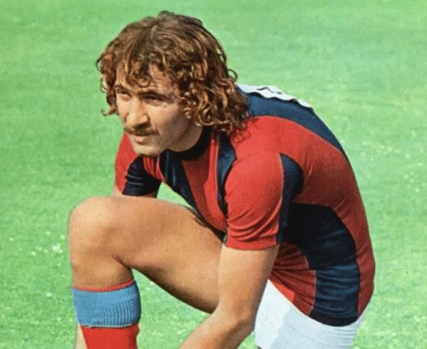 L'immagine di Gil De Ponti utilizzata per la bandiera che il figlio sventola in curva a Bologna