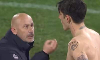 Il siparietto tra Vincenzo Italiano e Nicolò Zaniolo alla fine di Bologna-Udinese (© DAZN)