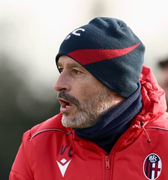 Italiano dirige l'allenamento dei rossoblù a Casteldebole (© Bologna FC)