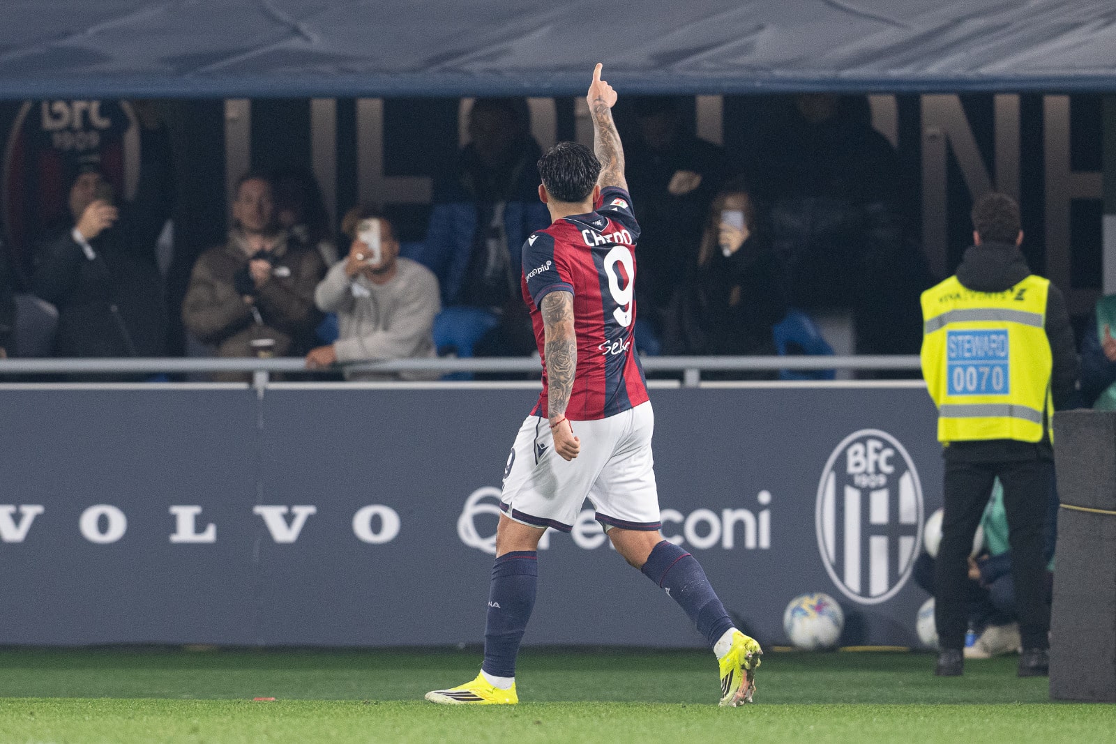 L'esultanza di Santiago Castro per l'1-0 in Bologna-Lazio (© Damiano Fiorentini)