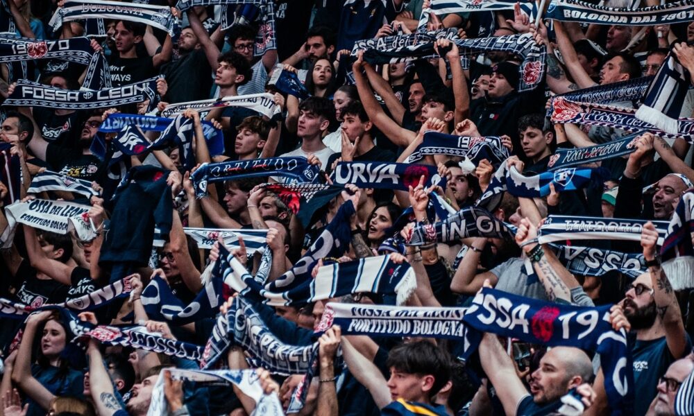 La Fortitudo Bologna sostenuta dalla Fossa (©Fortitudo Pallacanestro)
