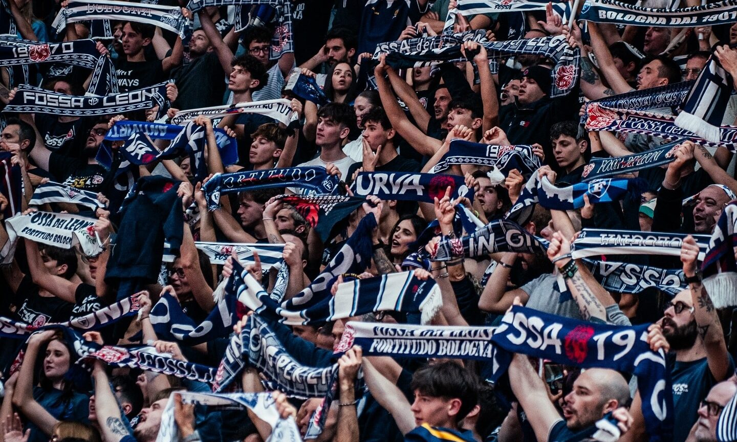 La Fortitudo Bologna sostenuta dalla Fossa (©Fortitudo Pallacanestro)