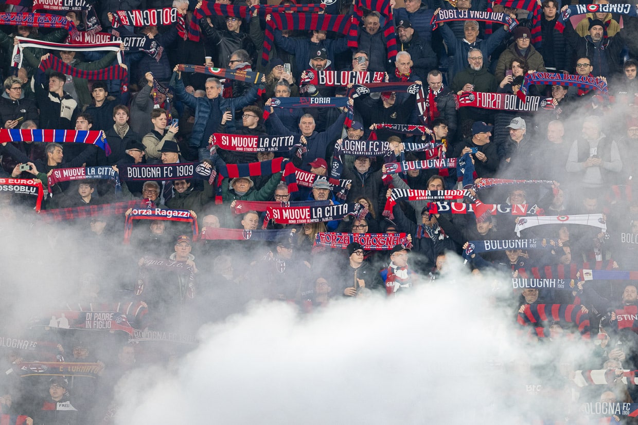 La curva del Bologna (© Damiano Fiorentini)