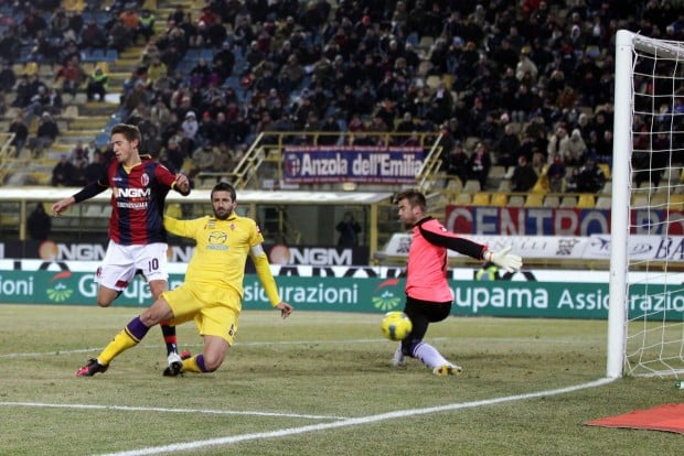 La rete di tacco di Gaston Ramirez in Bologna-Fiorentina 2-0 Serie A 2011/2012
