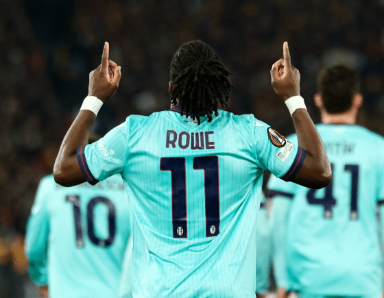 Jonathan Rowe esulta dopo il gol del vantaggio in Roma-Bologna (©Bologna FC 1909) in gol anche contro la Cremonese