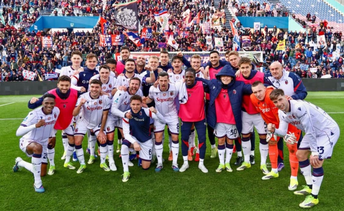 I Rossoblù dopo la vittoria in Sassuolo-Bologna (© Bologna FC 1909)