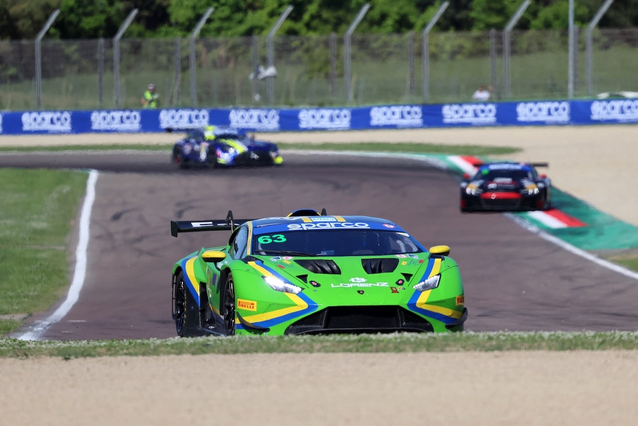 La #63 Lamborghini vincitrice di Gara 1 del GT Italiano Sprint a Imola (© ACI Sport)