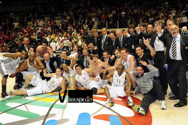 Virtus Pallacanestro Sessantatreesima puntata. Con la vittoria nell'Eurochallenge si torna ad esultare dopo tanti anni.