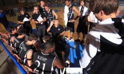 Virtus Pallacanestro Sessantacinquesima puntata. Coach Lardo durante un timeout.