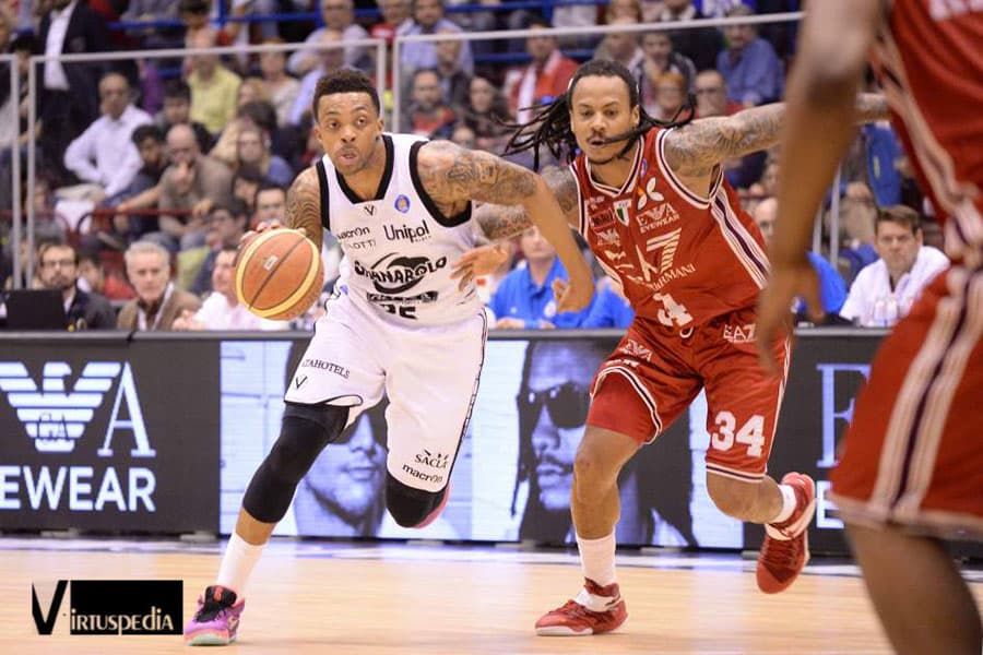 Virtus Pallacanestro Sessantanovesima puntata. Ray braccato da Moss nel quarto di finale contro Milano.