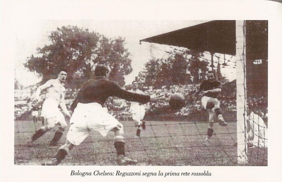 Reguzzoni segna la prima rete in Bologna-Chelsea