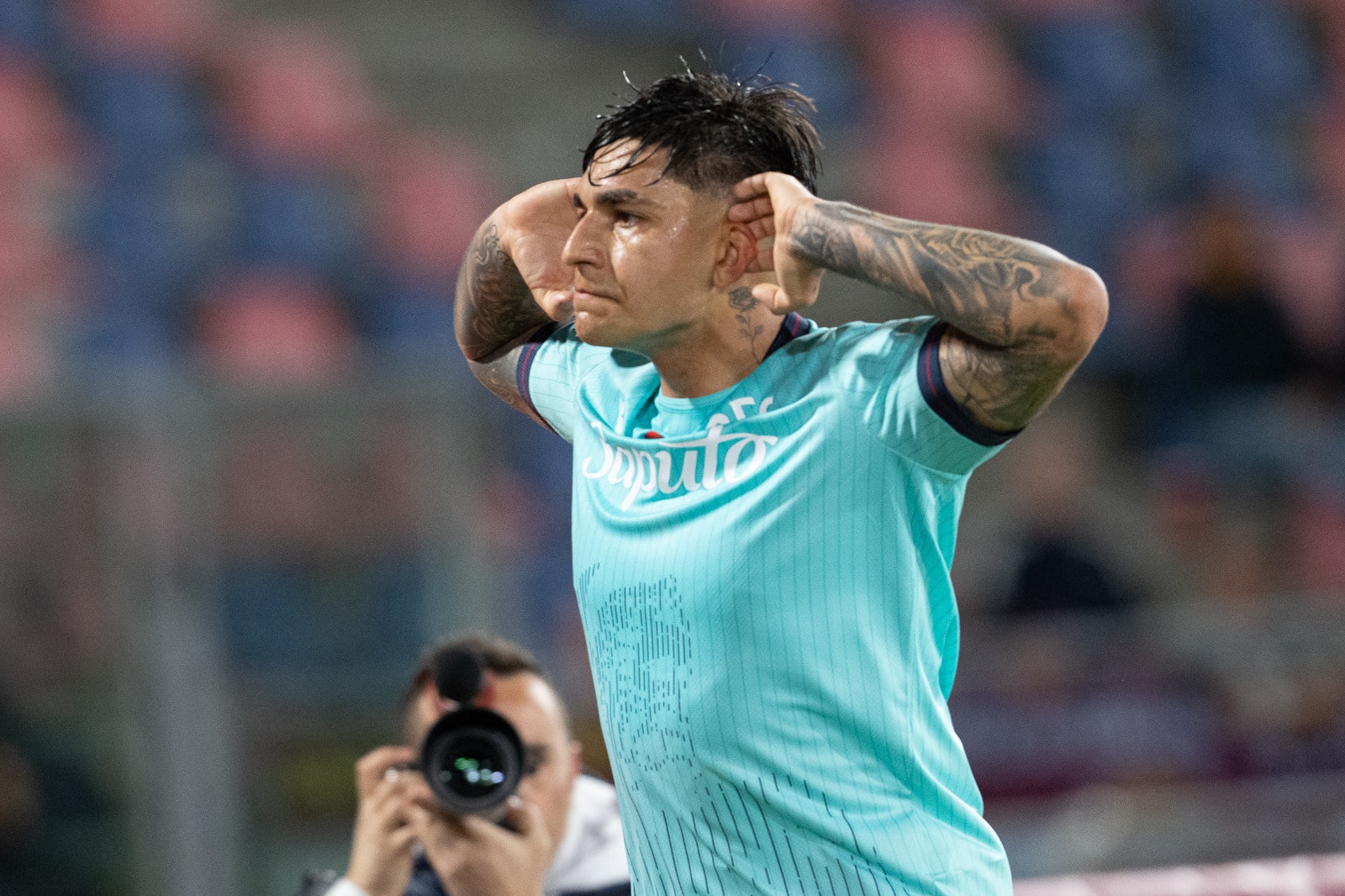 Castro festeggia il gol che poi verrà annullato in Bologna-Aston Villa (@Damiano Fiorentini)