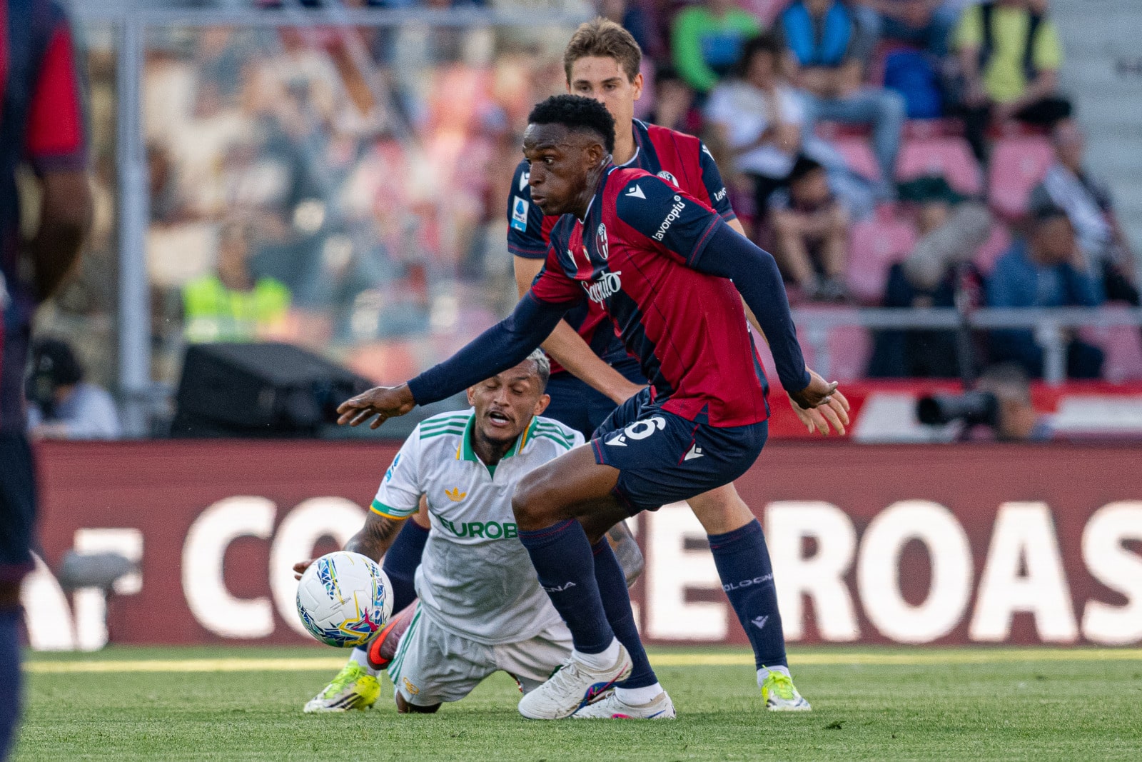 Jhon Lucumí in Bologna-Roma 0-2 (©Damiano Fiorentini)