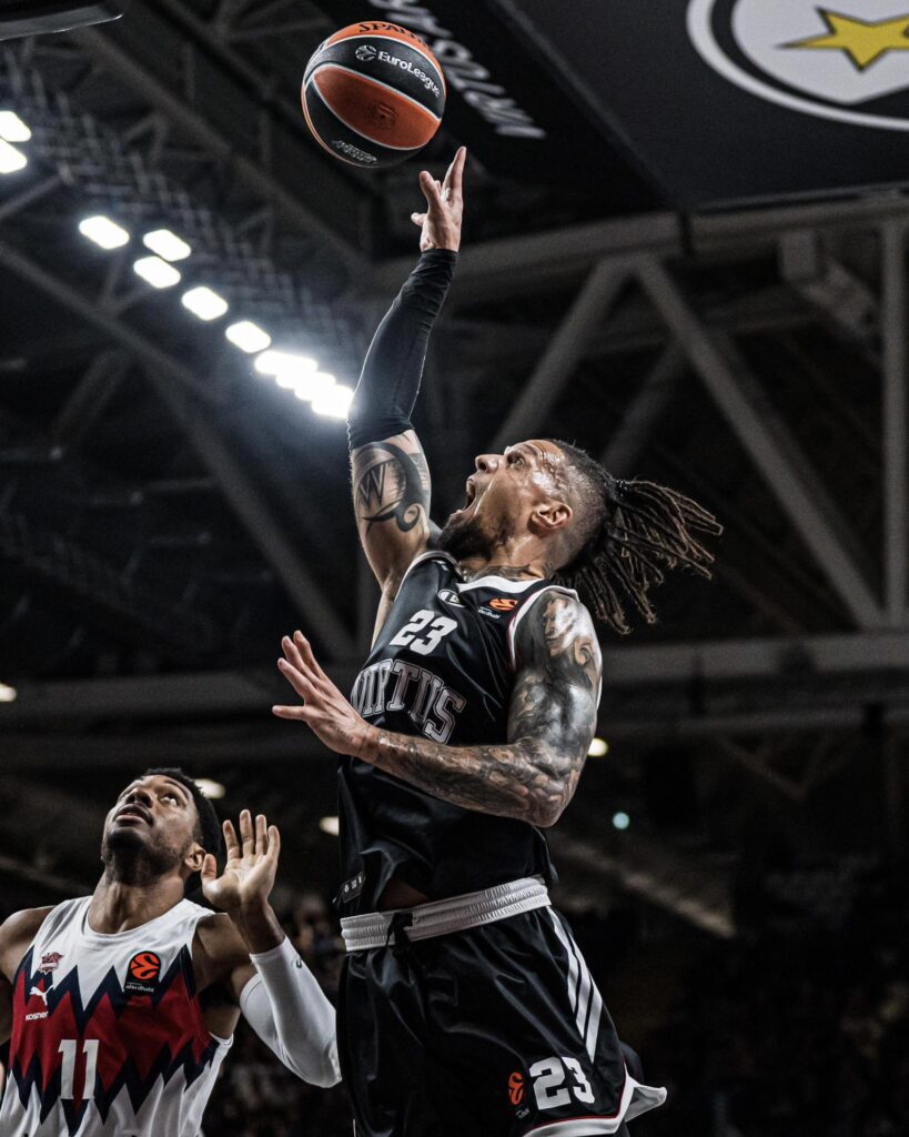 Virtus - Baskonia - Hackett