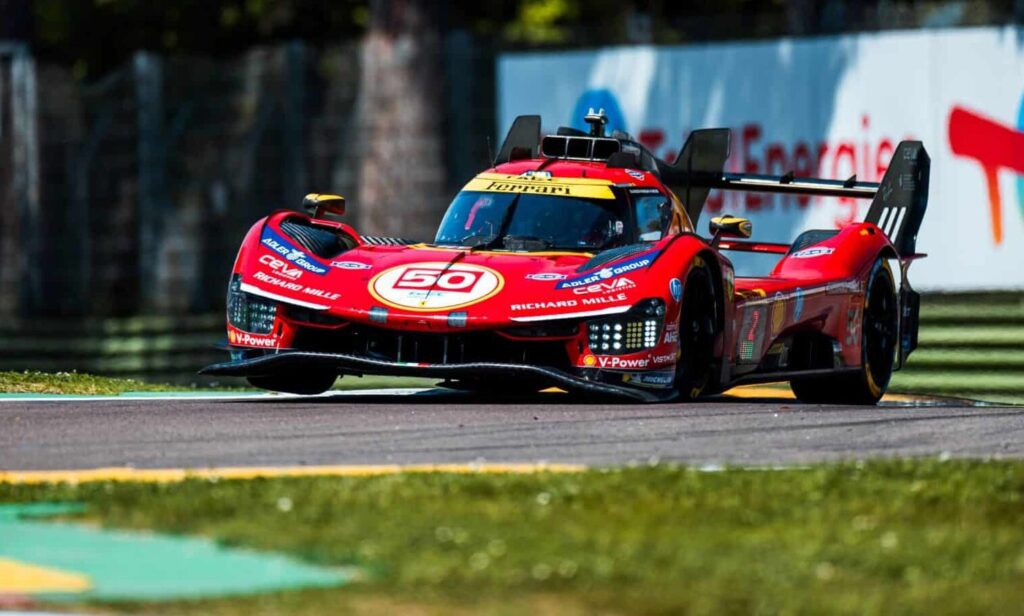 La Ferrari #50 in azione a Imola