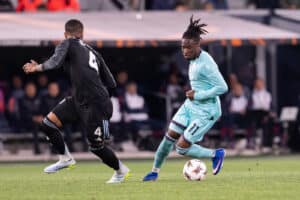 jonathan rowe in azione in Bologna-Aston Villa (© damiano fiorentini)