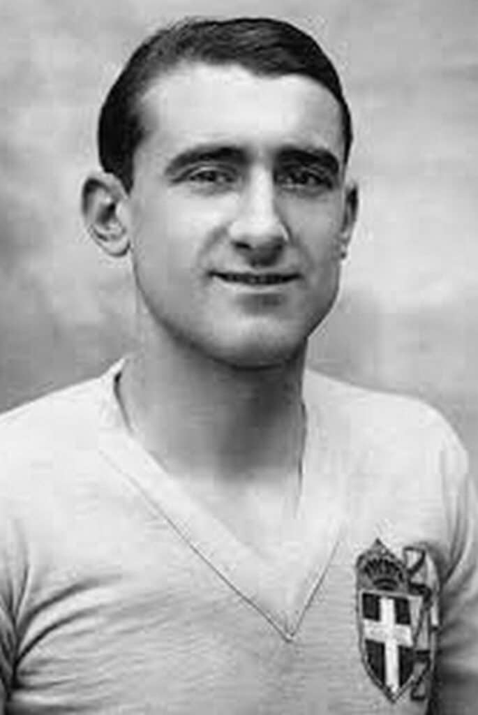 Angelo Schiavio con la maglia della Nazionale