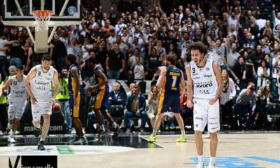 Virtus Pallacanestro Settantesima puntata. Michele Vitali esulta, la Virtus batte Torino alla penultima giornata, ma non basta.