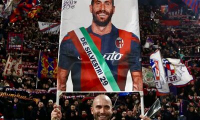 De Silvestri regge il proprio due aste da Sindaco (@ Bolognafc.it)