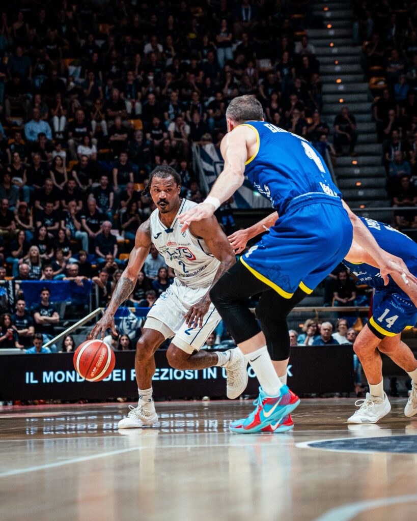 Fortitudo Flats Service Bologna - Scaligera Basket Verona (© Fortitudo Flats Service Bologna)